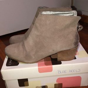 REACTION KENNETH COLE nude ankle boot
